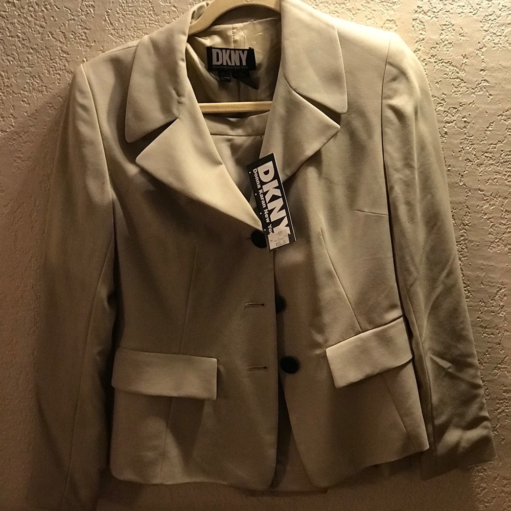 DKNY Tan Skirt and Blazer Suit Set NWT SIze 4